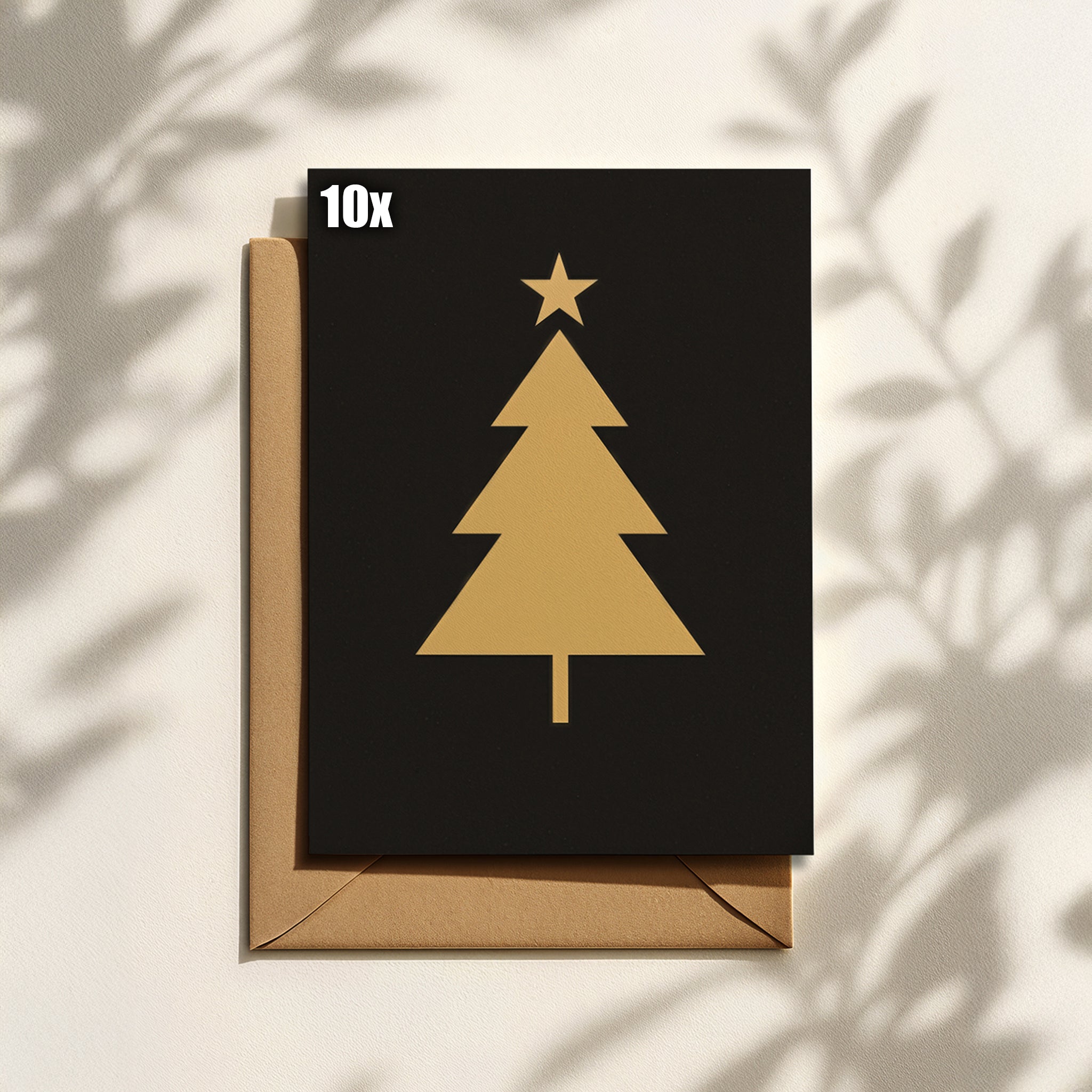 Minimalistische Weihnachtskarte mit goldenem Tannenbaum auf Schwarz